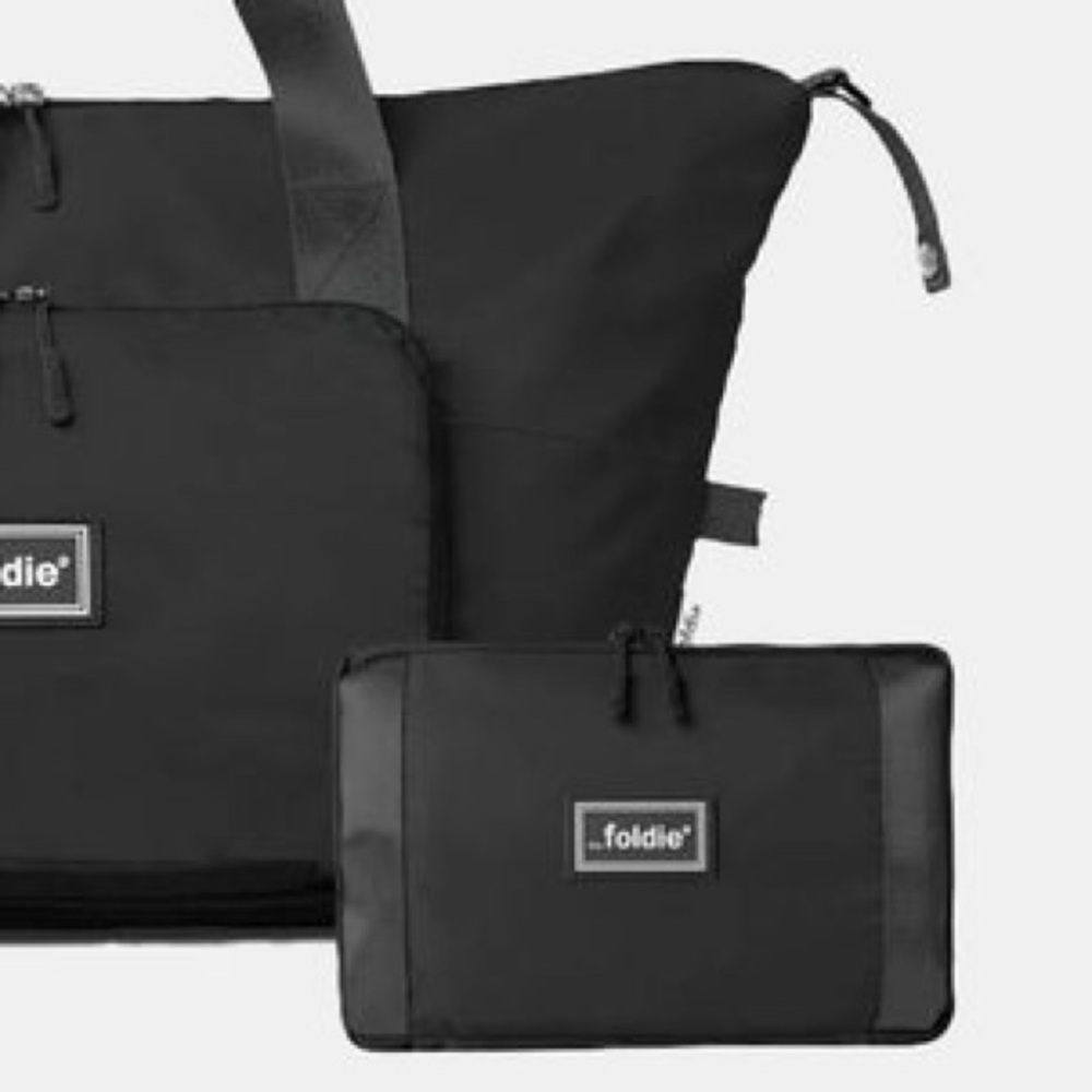 The 🩷👛Foldie Foldable Travel Bag for Women - Weekender Bag with Multiple Pockets